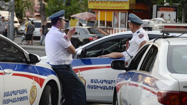 Сотрудники правоохранительных органов в Ереване - Sputnik Азербайджан