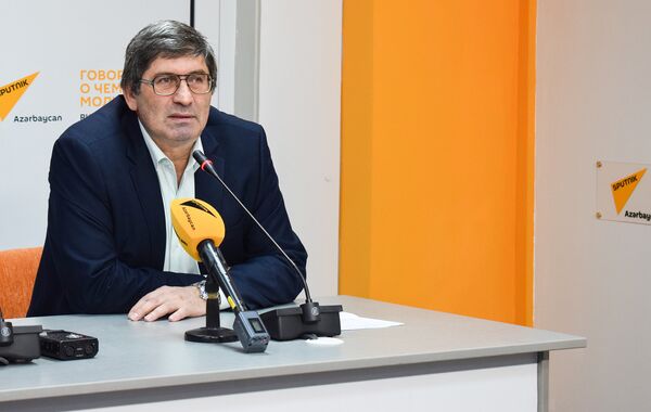 Руководитель информационного агентства Sputnik Азербайджан Азиз Алиев Руководитель информационного агентства Sputnik Азербайджан Азиз Алиев - Sputnik Азербайджан