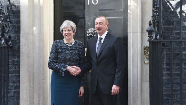 Встреча президента Азербайджана Ильхама Алиева и премьер-министра Великобритании Терезы Мэй, Лондон, 26 апреля 2018 года - Sputnik Азербайджан