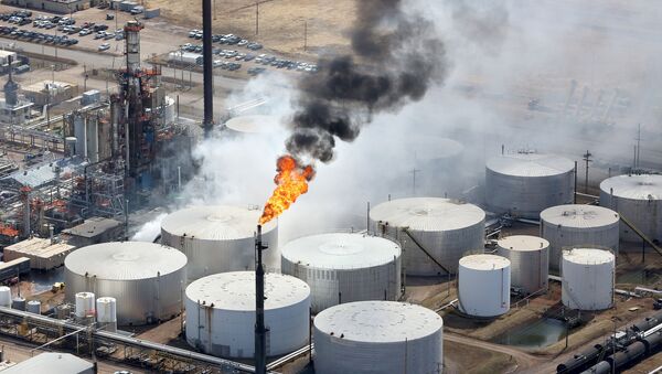 Взрыв на нефтеперерабатывающем заводе в американском штате Висконсин - Sputnik Азербайджан