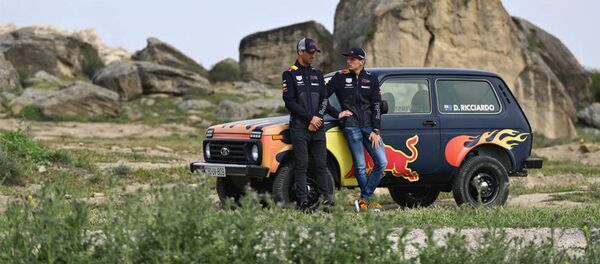 Пилоты команды Aston Martin Red Bull Racing Дэниэль Риккардо и Макс Ферштаппен - Sputnik Азербайджан