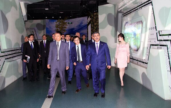Министр обороны Азербайджана генерал-полковник Закир Гасанов посетил китайскую компанию “CETC International” - Sputnik Азербайджан