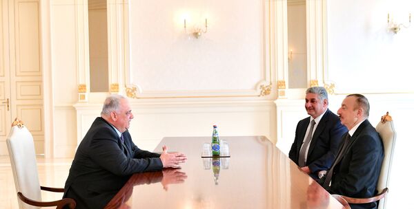 Президент Ильхам Алиев принял президента Всемирного объединения борьбы Президент Ильхам Алиев принял президента Всемирного объединения борьбы - Sputnik Азербайджан