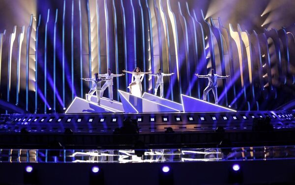 Первая репетиция представительницы Азербайджана на Евровидение-2018 Айсель Мамедовой на сцене Altice Arena в Лиссабоне - Sputnik Азербайджан