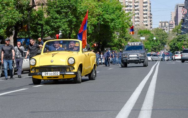 Ermənistanın Respublika meydanında Nikol Paşinyanın tərəfdarlarının mitinqi başlayıb - Sputnik Azərbaycan