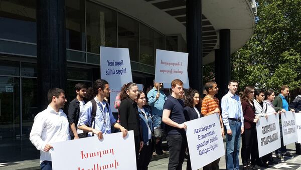В Тбилиси проведена акция под лозунгом Молодежь во имя мира на Кавказе - Sputnik Азербайджан