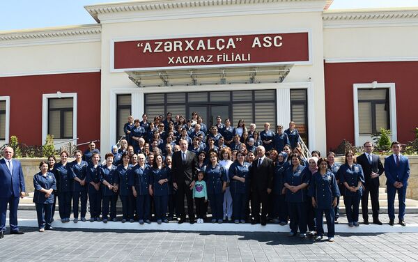 İlham Əliyev “Azərxalça” ASC-nin Xaçmaz filialının açılışında iştirak edib - Sputnik Azərbaycan
