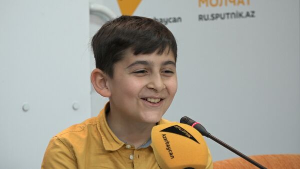 Участник Ты супер! потерял дар речи, но спел ради девушки - Sputnik Азербайджан