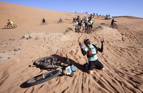 Участники велосипедной гонки Titan Desert 2018 в Марокко - Sputnik Азербайджан