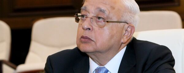 Азербайджанский писатель-драматург Эльчин Эфендиев - Sputnik Азербайджан
