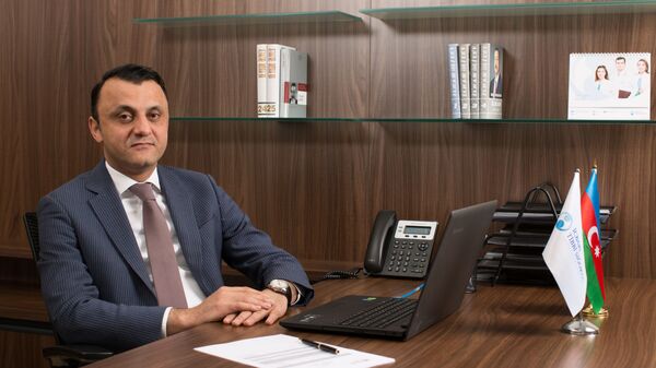 Руководитель департамента обязательного медицинского страхования Государственного агентства обязательного медицинского страхования Вугар Гурбанов - Sputnik Азербайджан