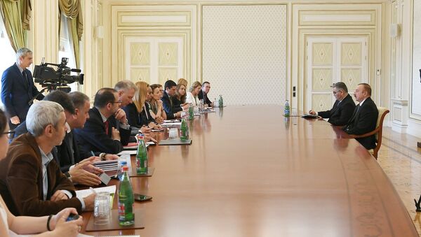 Президент Ильхам Алиев принял делегацию Комитета парламентского сотрудничества Европейский Союз-Азербайджан - Sputnik Азербайджан
