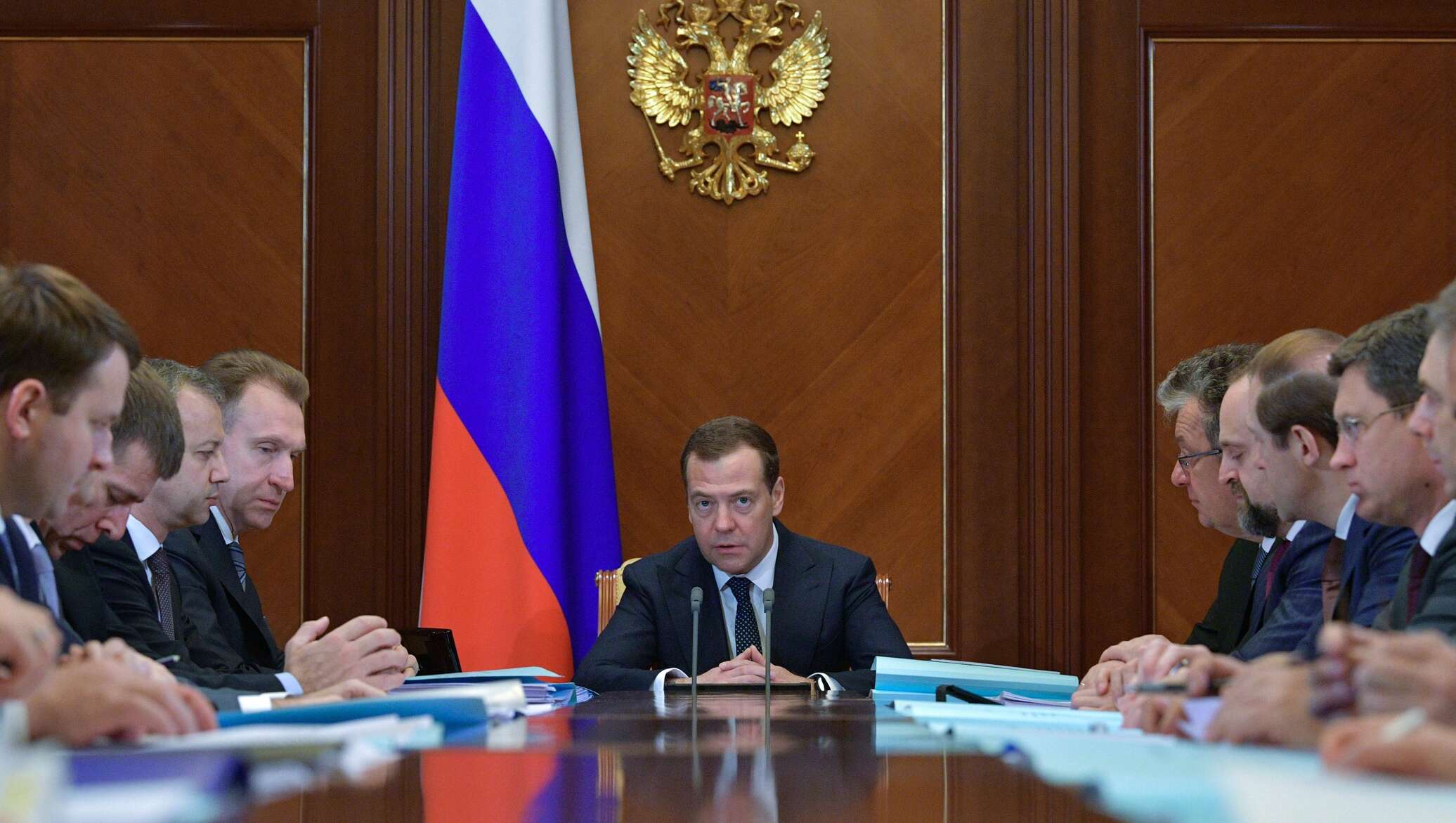 Время россии уходит. Медведев правительство. Отставка правительства РФ. Второе правительство Медведева.