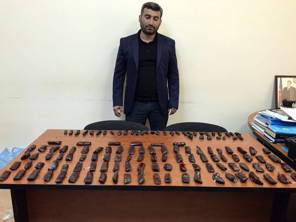 Пакеты с наркотическими средствами, изъятые у гражданина Азербайджана Эльнура Ахадова Пакеты с наркотическими средствами, изъятые у гражданина Азербайджана Эльнура Ахадова - Sputnik Азербайджан
