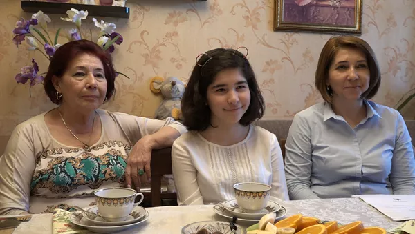 Праздник со слезами на глазах встречает семья Шеметовых-Гусейнзаде - Sputnik Азербайджан