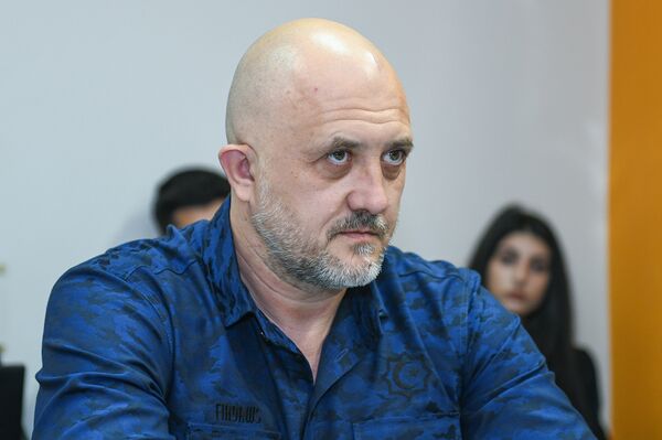 Журналист и политический обозреватель Евгений Михайлов Журналист и политический обозреватель Евгений Михайлов - Sputnik Азербайджан