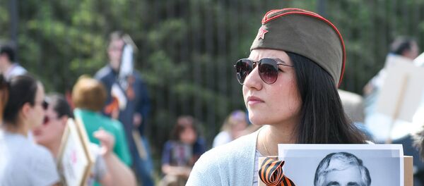 Акция Бессмертный полк по случаю 73 годовщины Дня Победы в Баку - Sputnik Азербайджан