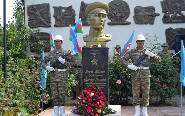 В Азербайджанской Армии проводится ряд мероприятий в связи с 73-й годовщиной Победы в Великой Отечественной войне - Sputnik Азербайджан