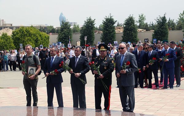 В Азербайджанской Армии проводится ряд мероприятий в связи с 73-й годовщиной Победы в Великой Отечественной войне - Sputnik Азербайджан