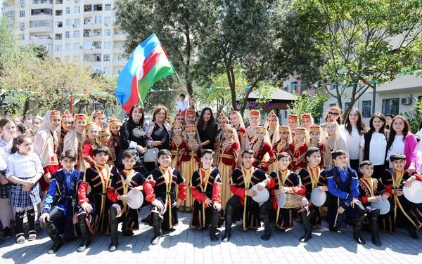 Лейла Алиева приняла участие в открытии проекта Наш двор - Sputnik Азербайджан