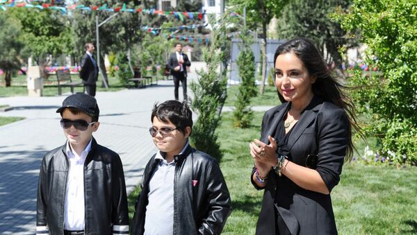 Лейла Алиева приняла участие в открытии проекта Наш двор - Sputnik Азербайджан