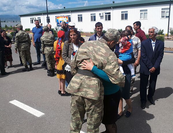 Церемония принятия военной присяги в воинских частях Министерства обороны Азербайджанской Республики Церемония принятия военной присяги в воинских частях Министерства обороны Азербайджанской Республики - Sputnik Азербайджан