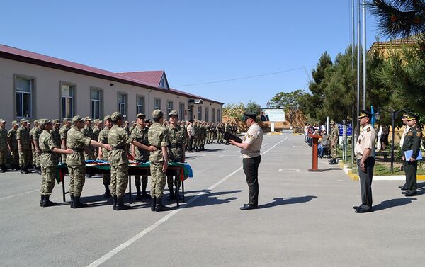 Церемония принятия военной присяги в воинских частях Министерства обороны Азербайджанской Республики - Sputnik Азербайджан