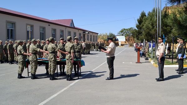 Церемония принятия военной присяги в воинских частях Министерства обороны Азербайджанской Республики - Sputnik Azərbaycan