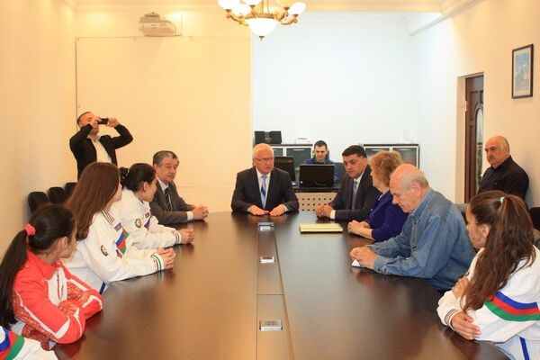 Выступает руководитель представительства Россотрудничества в Азербайджане Валентин Денисов Выступает руководитель представительства Россотрудничества в Азербайджане Валентин Денисов - Sputnik Азербайджан
