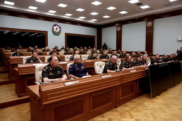 Служебное заседание под руководством министра обороны Азербайджана генерал-полковника Закира Гасанова Служебное заседание под руководством министра обороны Азербайджана генерал-полковника Закира Гасанова - Sputnik Азербайджан