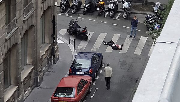 Нападение на прохожих в центре Парижа, Франция - Sputnik Azərbaycan