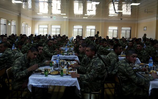 Генерал-полковник Закир Гасанов и руководящий состав министерства приняли участие в открытии ряда объектов военного назначения - Sputnik Азербайджан