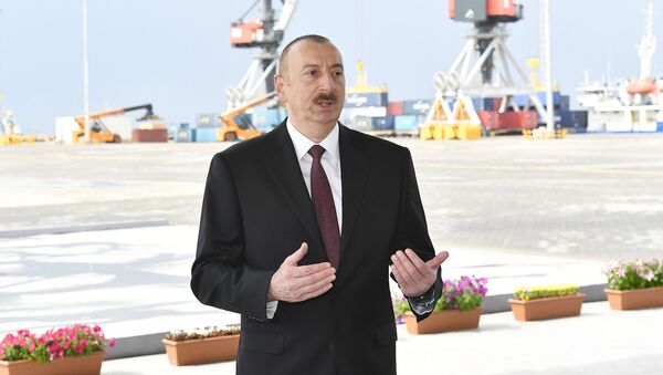 Президент Ильхам Алиев принял участие в открытии комплекса Бакинского международного морского торгового порта - Sputnik Азербайджан