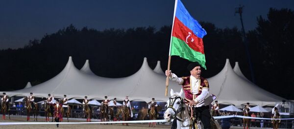 Группа всадников Государственной пограничной службы выступила в организованном накануне дня рождения Королевы Великобритании Елизаветы II Группа всадников Государственной пограничной службы выступила в организованном накануне дня рождения Королевы Великобритании Елизаветы II - Sputnik Азербайджан
