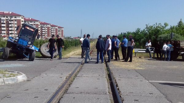 В Барде поезд столкнулся с трактором - Sputnik Азербайджан