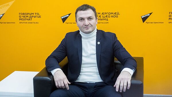 Политолог Сослан Плиев - Sputnik Азербайджан