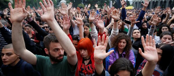 Протесты в Тбилиси, 12 мая 2018 года Протесты в Тбилиси, 12 мая 2018 года - Sputnik Азербайджан