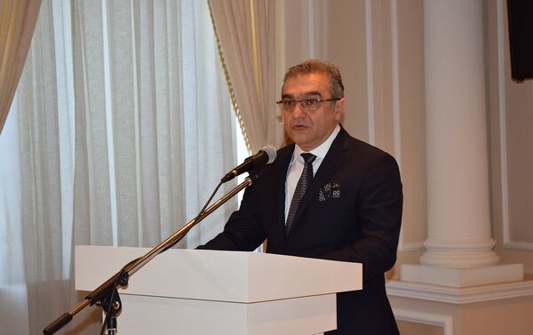 В Азербайджанском национальном музее искусств в Баку состоялось открытие персональной выставки, художника-карикатуриста Байрама Гаджизаде - Sputnik Азербайджан