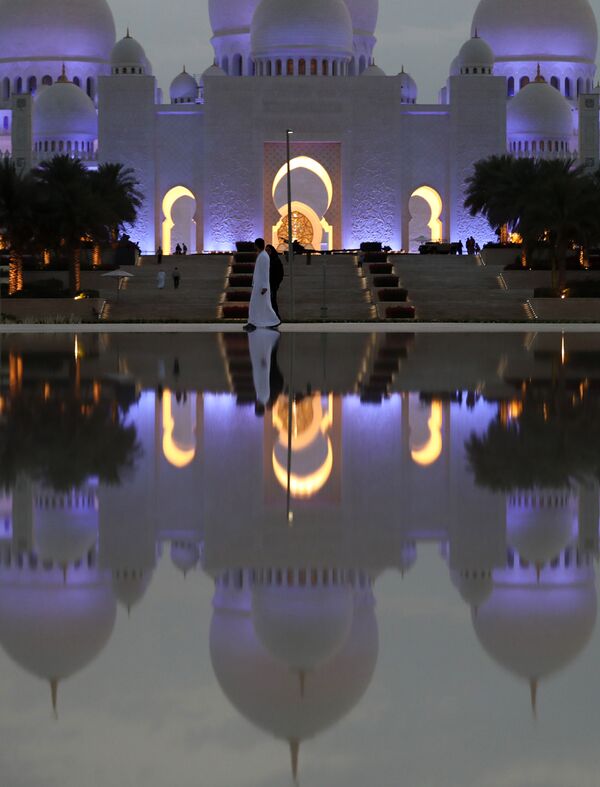 Вид на мечеть шейха Зайда в Абу-Даби, ОАЭ - Sputnik Азербайджан
