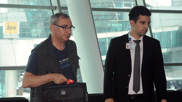 Посол Израиля в Турции Эйтан Наэ в международном аэропорту Стамбула - Sputnik Азербайджан