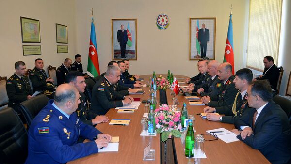 Трёхсторонняя встреча руководителей военно-учебных заведений Азербайджана, Турции и Грузии - Sputnik Азербайджан