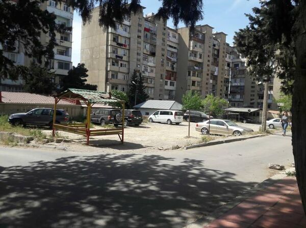 Двор домов по улице генерала Шихлинского Двор домов по улице генерала Шихлинского - Sputnik Азербайджан