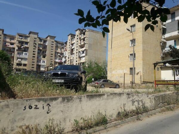 Двор домов по улице генерала Шихлинского Двор домов по улице генерала Шихлинского - Sputnik Азербайджан