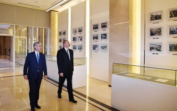 Ильхам Алиев принял участие в открытии нового административного здания партии Ени Азербайджан - Sputnik Азербайджан