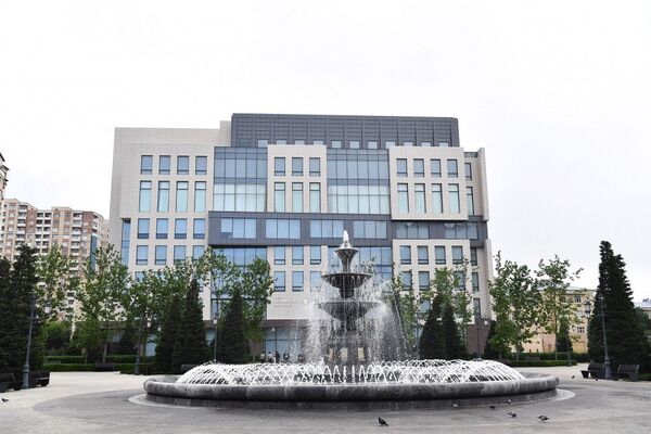 Новое административное здание партии Ени Азербайджан - Sputnik Азербайджан