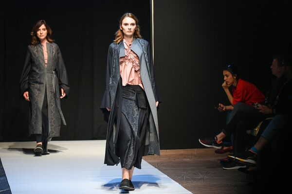 Показ модных коллекций седьмого сезона Azerbaijan Fashion Week - Sputnik Азербайджан