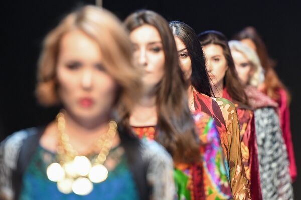 Показ модных коллекций седьмого сезона Azerbaijan Fashion Week - Sputnik Азербайджан