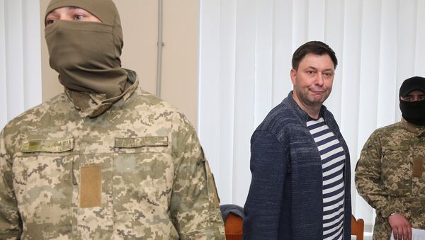 Арестованный Кирилл Вышинский после суда в Херсоне - Sputnik Азербайджан