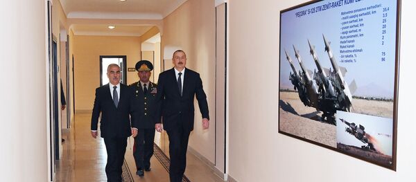 Президент Азербайджана Ильхам Алиев в учебно-образовательном центре Н-ской воинской части Отдельной общевойсковой армии, Нахчыванская Автономная Республика, 16 мая 2018 года Президент Азербайджана Ильхам Алиев в учебно-образовательном центре Н-ской воинской части Отдельной общевойсковой армии, Нахчыванская Автономная Республика, 16 мая 2018 года - Sputnik Азербайджан