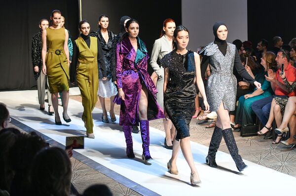 Azerbaijan Fashion Week-in yeddinci mövsümünün son günü - Sputnik Azərbaycan